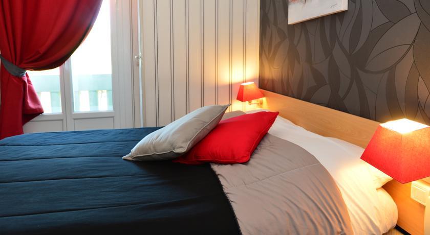 Hotel La Croix Blanche Тарб Номер фото