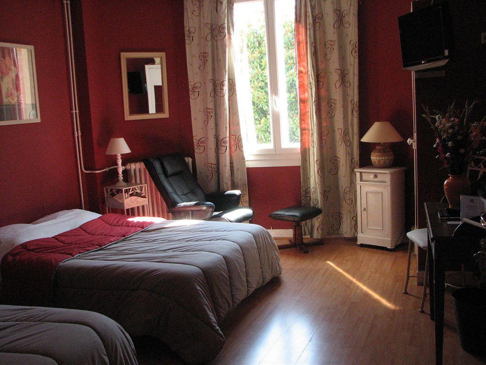 Hotel La Croix Blanche Тарб Экстерьер фото