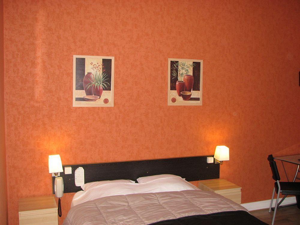 Hotel La Croix Blanche Тарб Экстерьер фото