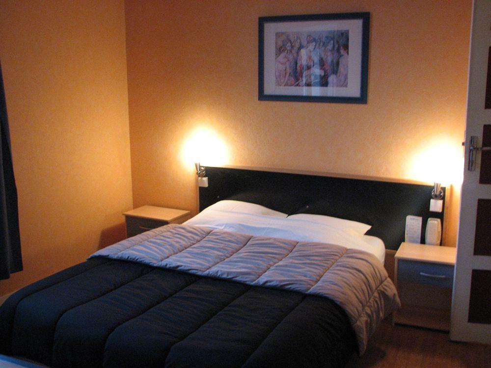Hotel La Croix Blanche Тарб Экстерьер фото