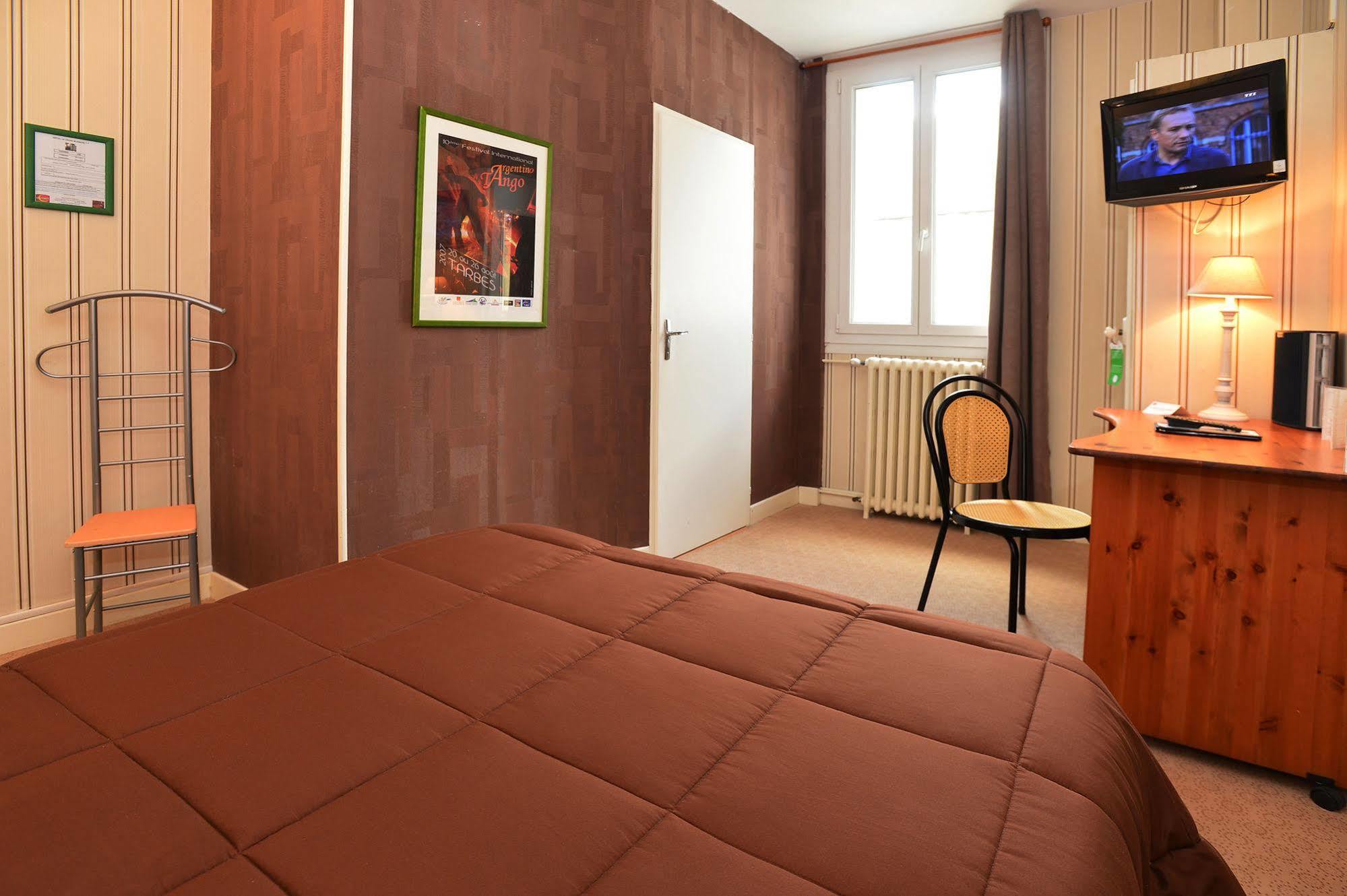 Hotel La Croix Blanche Тарб Экстерьер фото